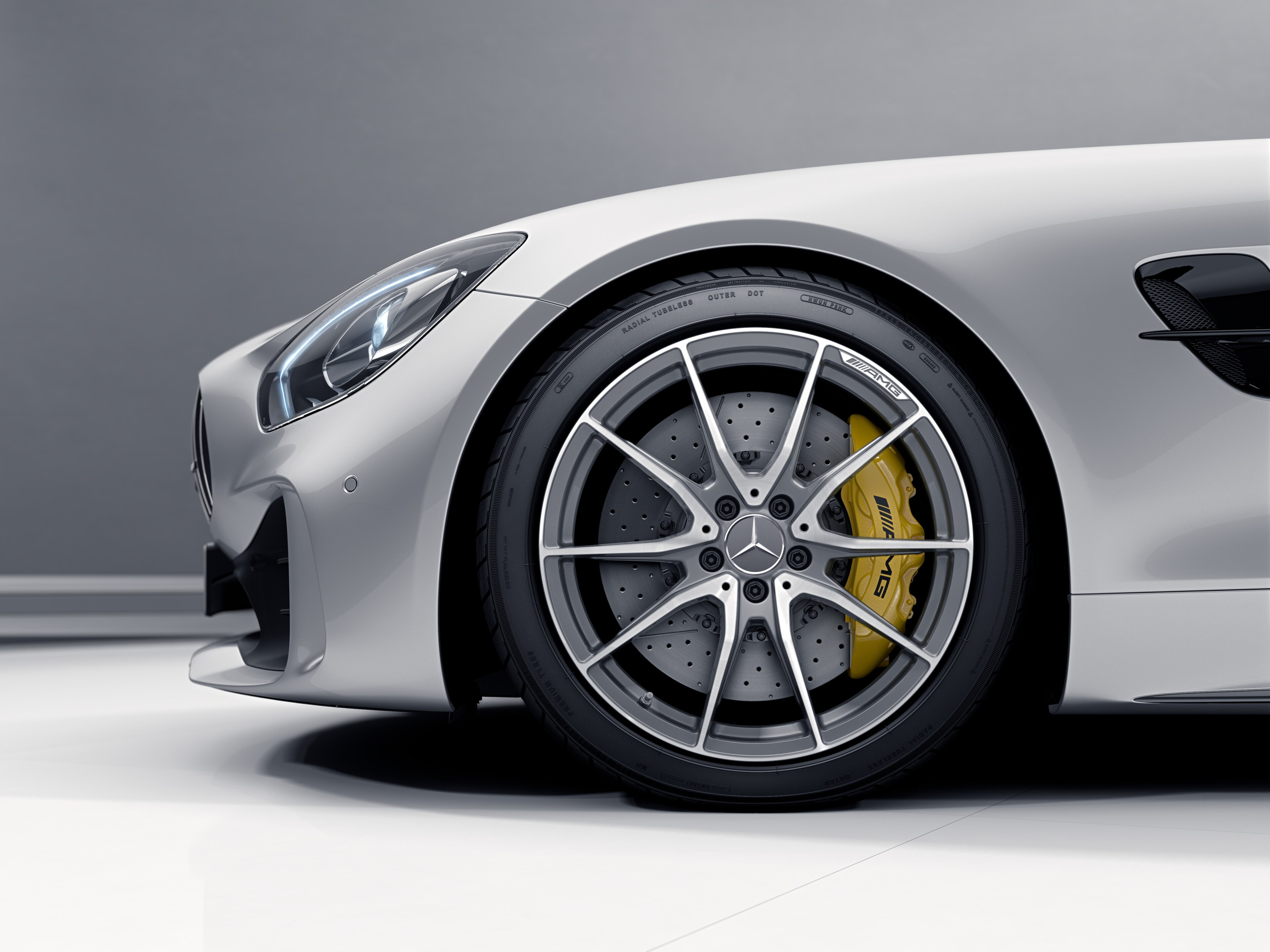 AMG forged wheel in 10-spoke design, 48.3 cm (19-inch) - 10 J x 19 ET 56, titanium grey, high-sheen