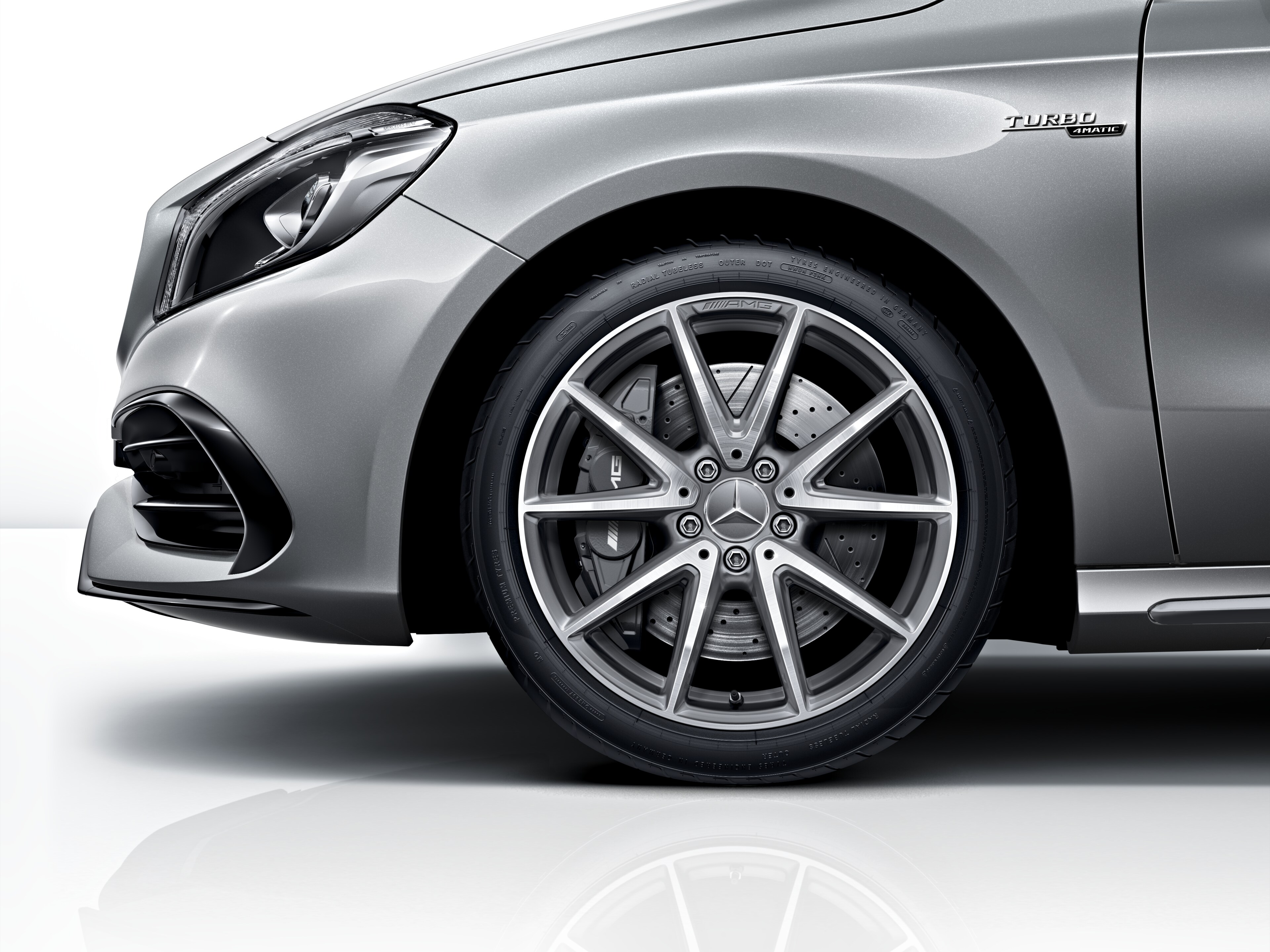 AMG 10-spoke wheel, 45.7 cm (18-inch) - 8 J x 18 ET 48, titanium grey, high-sheen