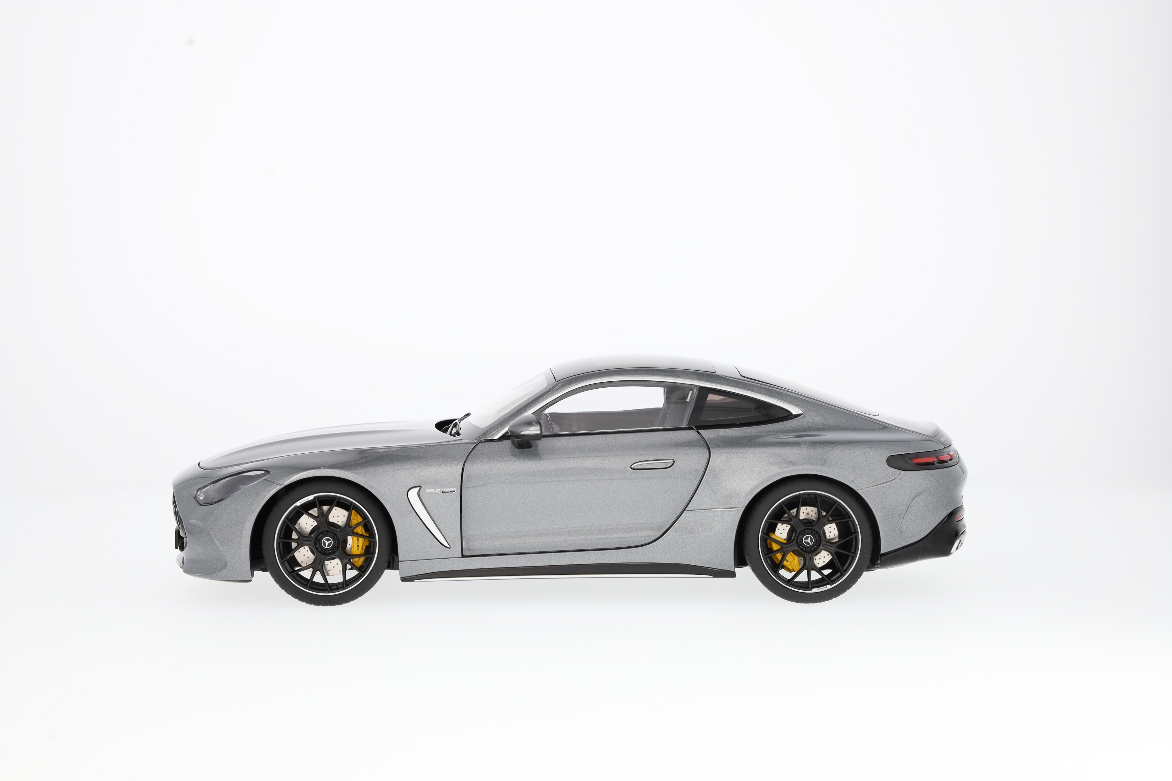 Mercedes-AMG GT 63, C192 - selenite grey, NZG, 1:18