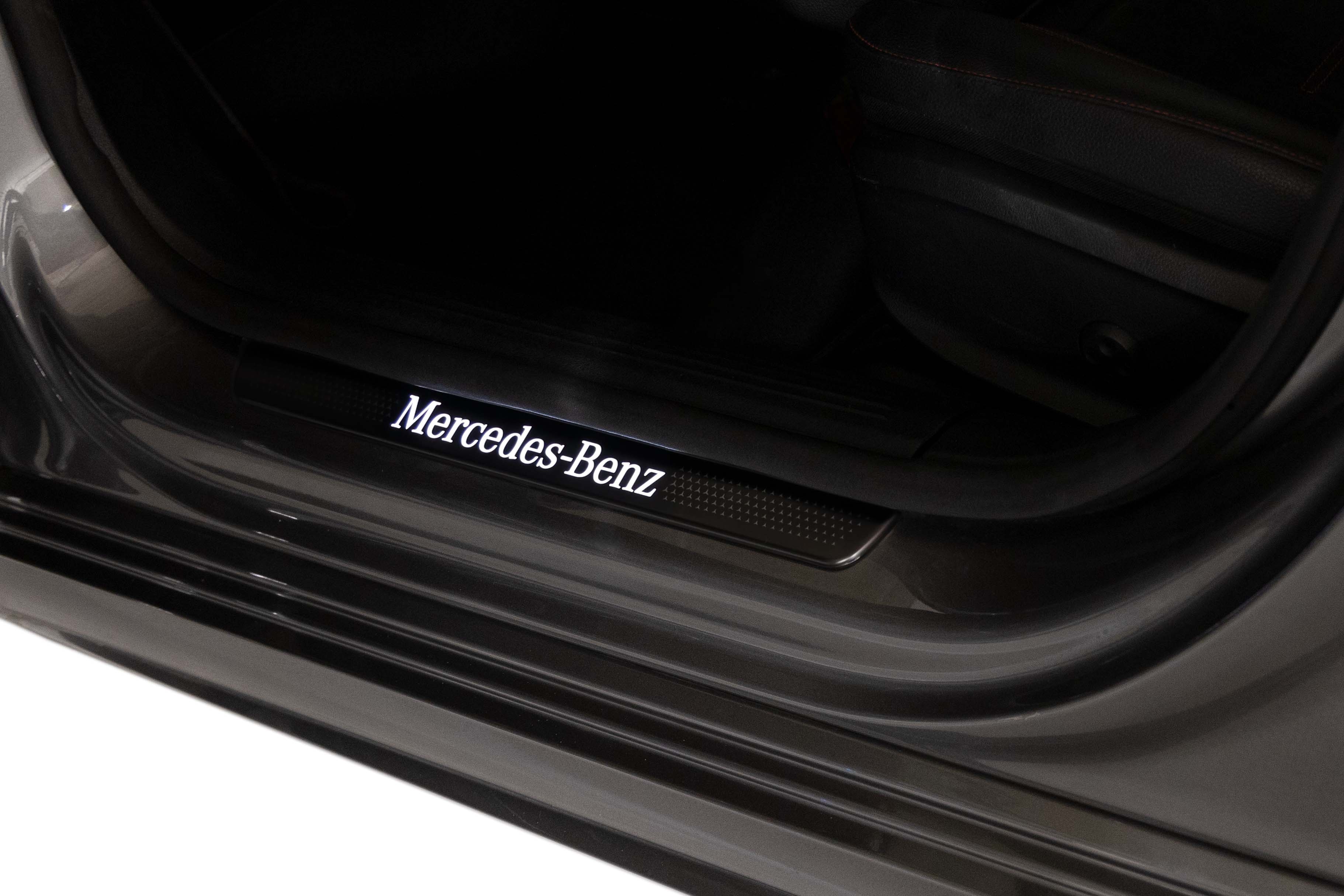 Wechselcover für beleuchtete Einstiegsleiste, Mercedes-Benz, vorne, 2-fach, mit Mercedes-Benz Pattern - Edelstahl, schwarz / weiß