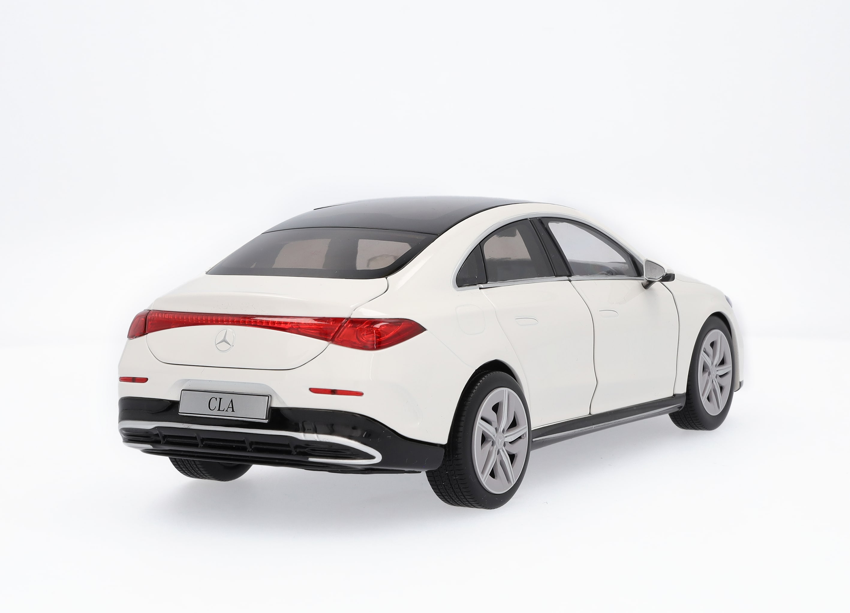 CLA Coupé, C174 - polar white, NZG, 1:18