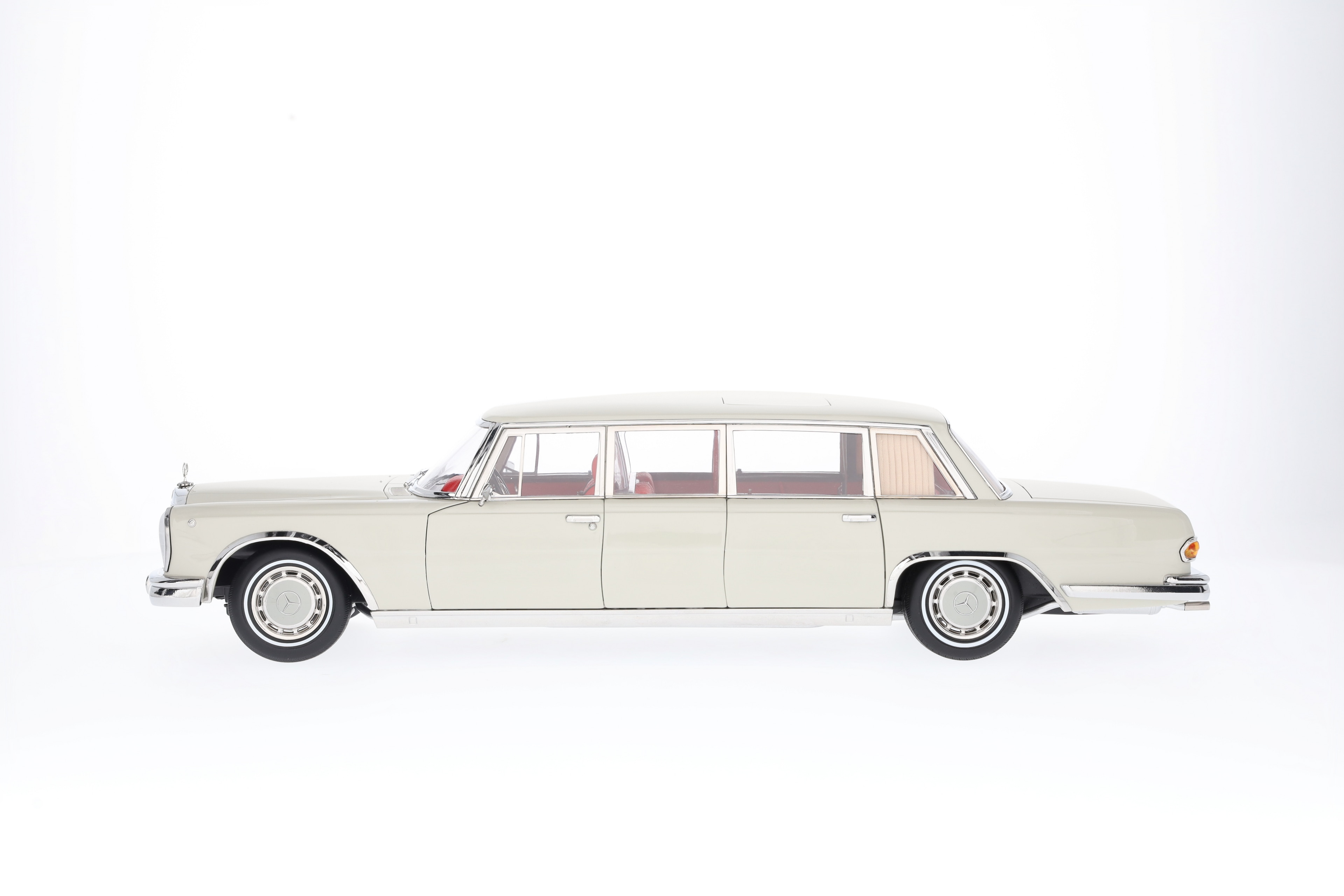 600 Pullmann W 100 (1963-1981) - white grey, NZG, 1:18