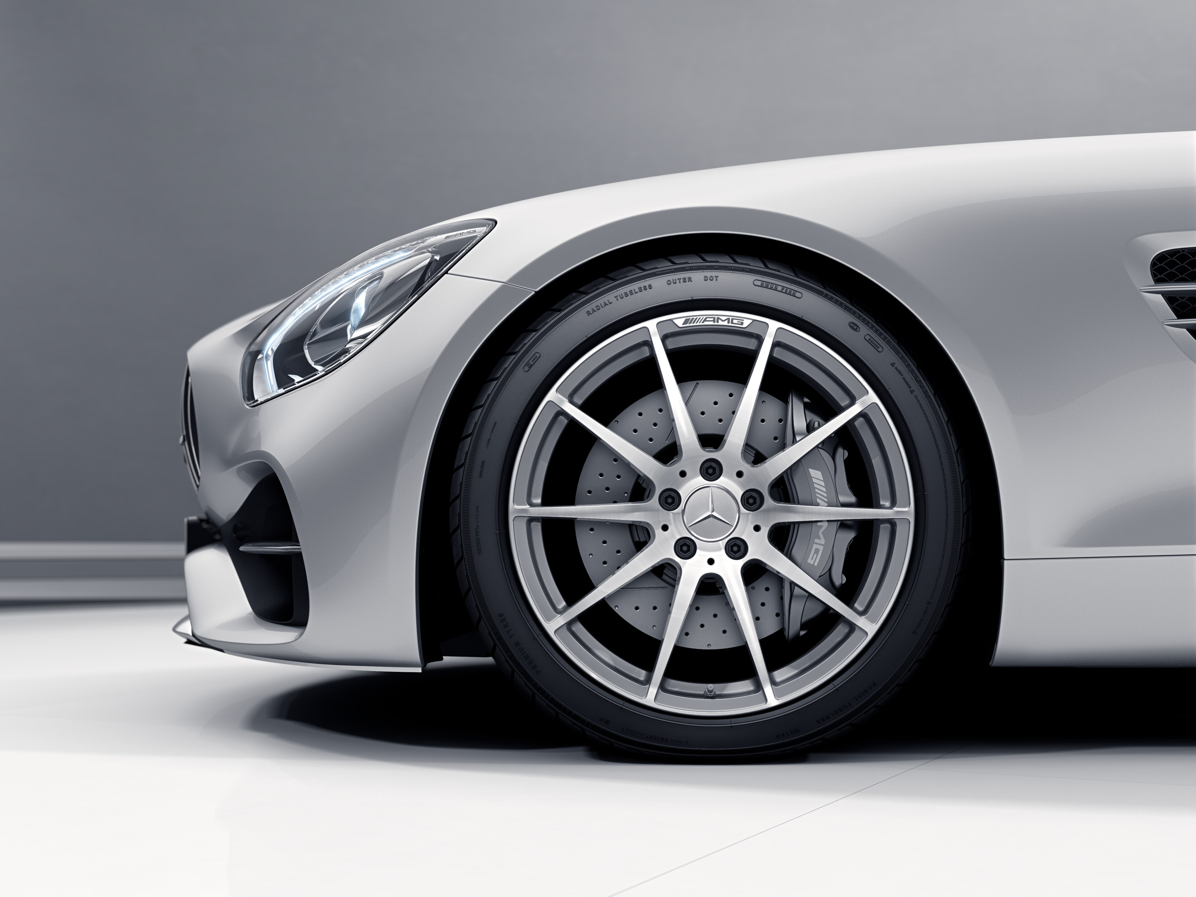 AMG 10-spoke design forged wheel, 48.3 cm (19-inch) - 9 J x 19 ET 61, titanium grey, high-sheen