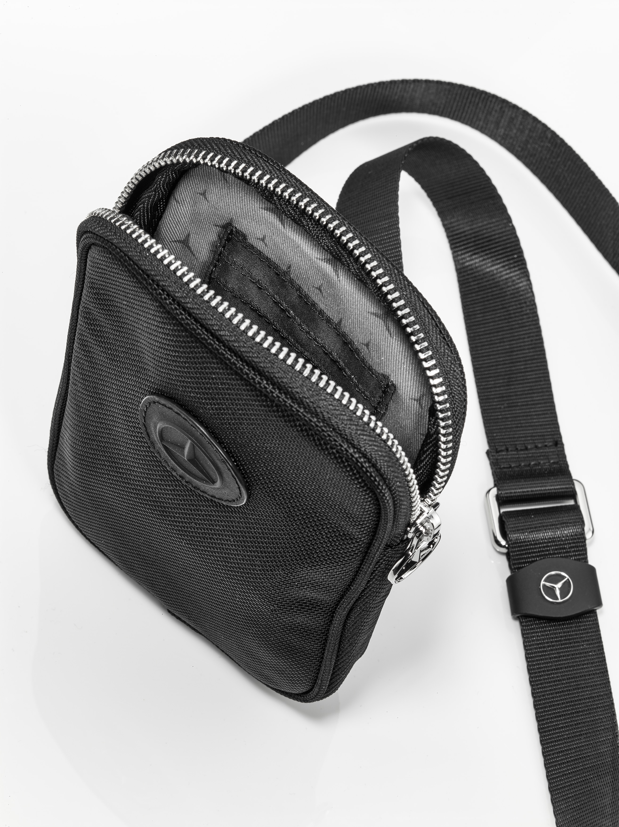 Mobile-phone pouch - black, Polyamide (recycled) / Polyester (recycled)