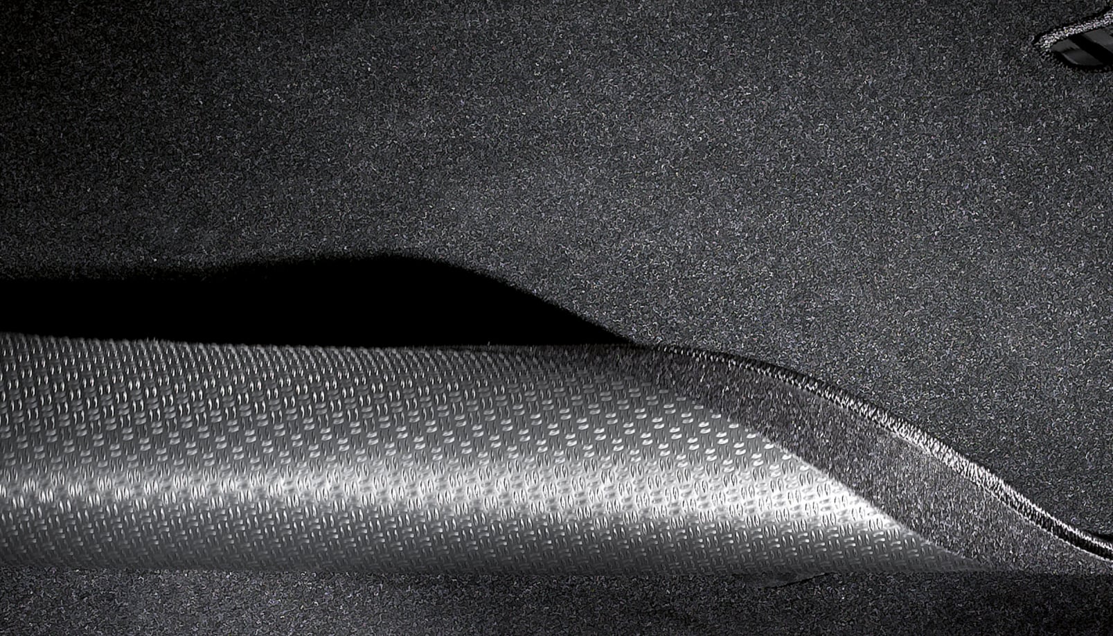 Wendematte, passgenau, mit Klettband für Ladekantenschutz - schwarz, Polyester