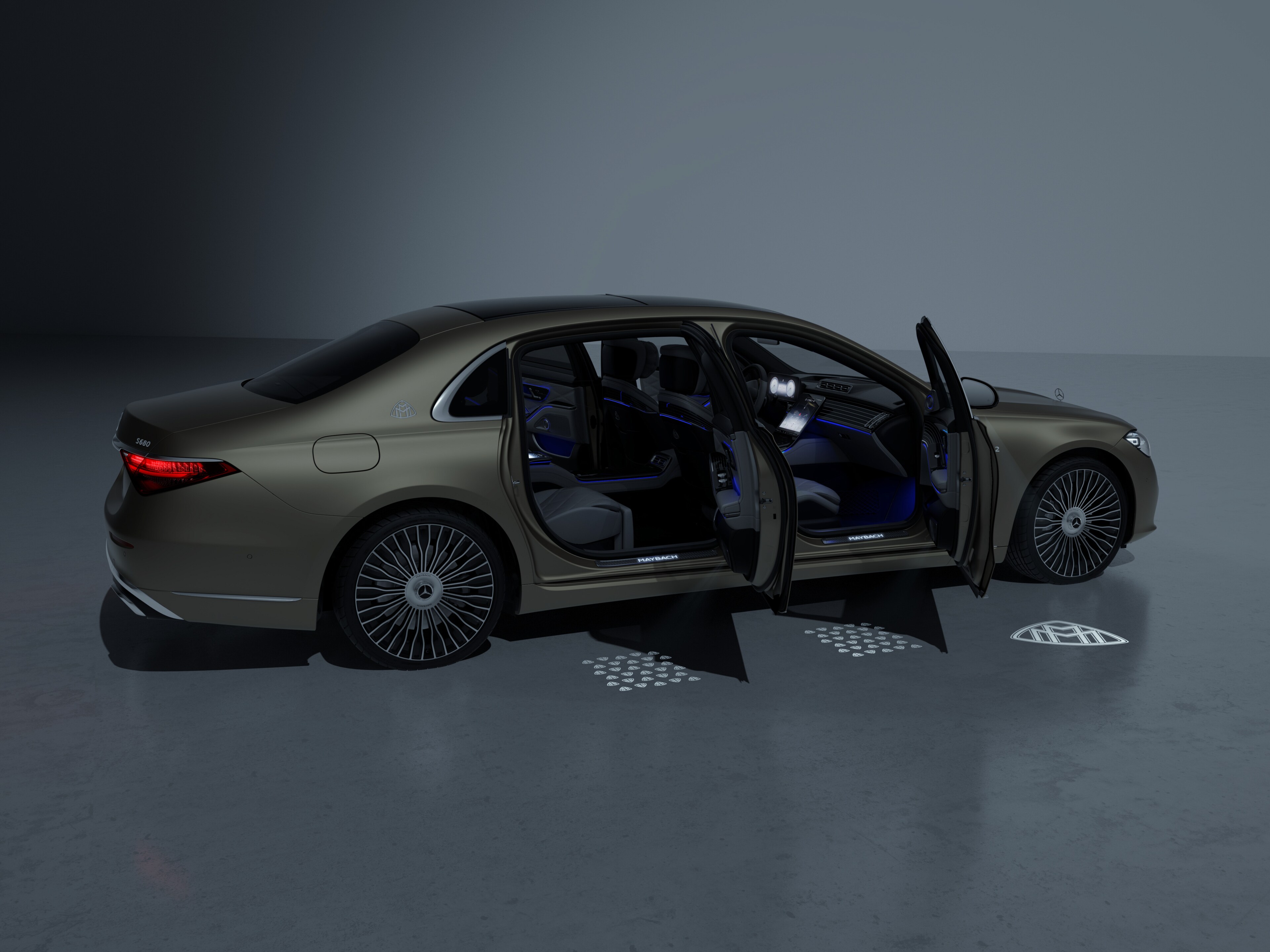 LCD projector, with animated Mercedes-Maybach pattern - 1 set
