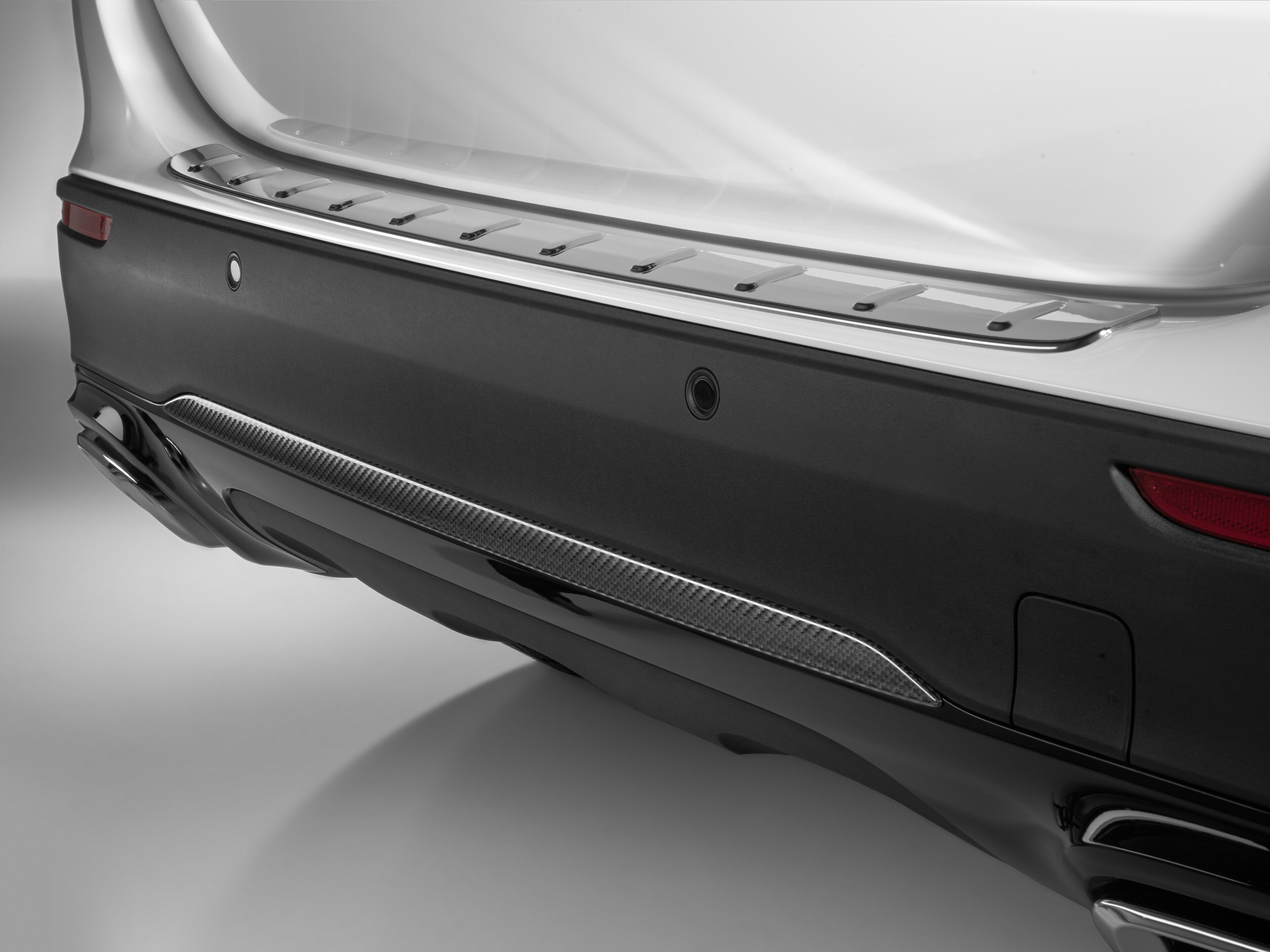 Rear trim strip, Carbon-Style - carbon fibre look