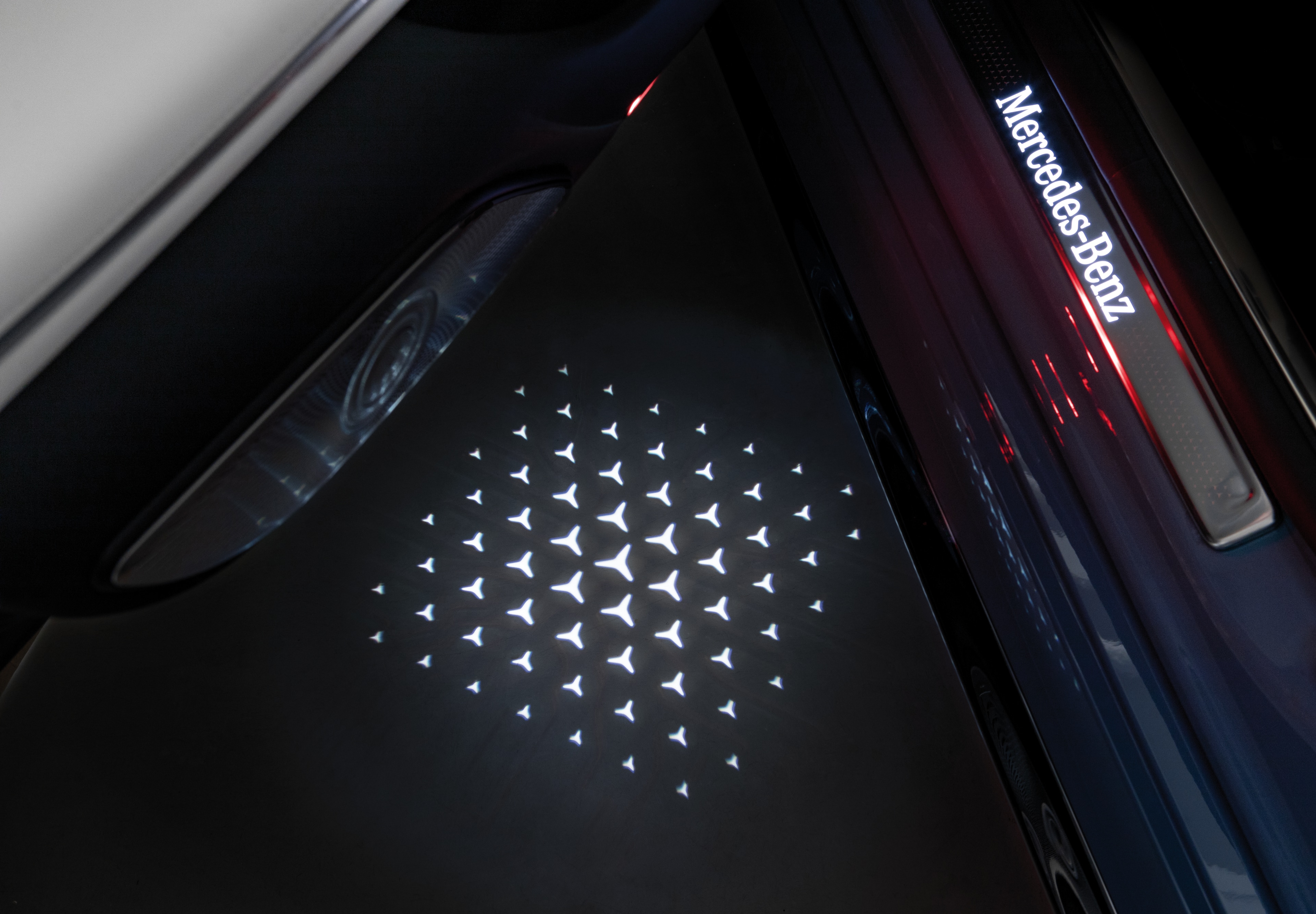 LCD projector, with animated Mercedes-Benz pattern - 1 set